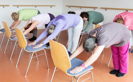 Easy Chair Yoga for Seniors: Boost Strength & Wellness !